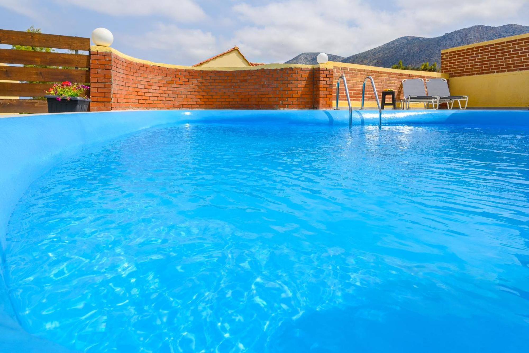 Renia's Hersonissos (Crete)